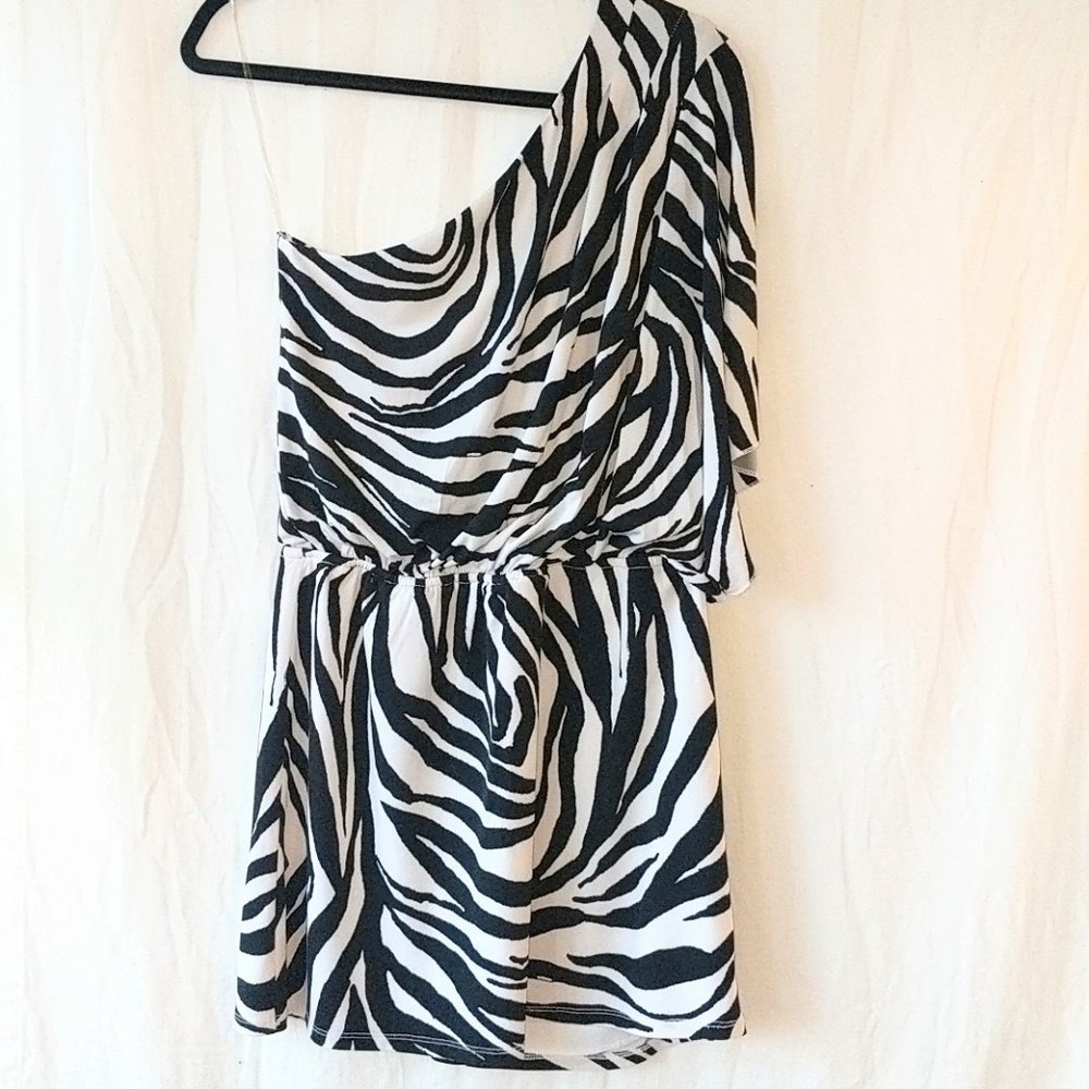 Ruby Rox Zebra Print One-Off Shoulder Top Sz L - image 1